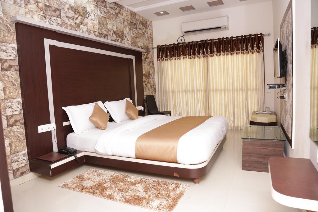 Hotel Rudra Plaza Dwārka Buitenkant foto