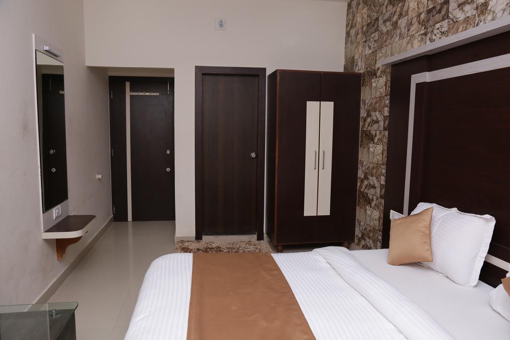 Hotel Rudra Plaza Dwārka Buitenkant foto