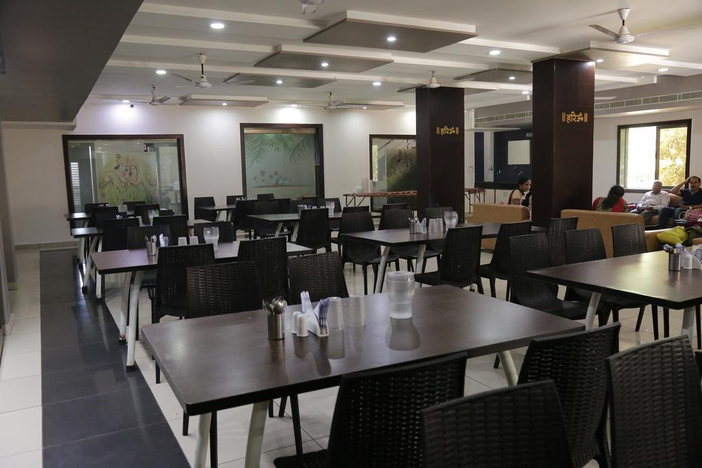 Hotel Rudra Plaza Dwārka Buitenkant foto